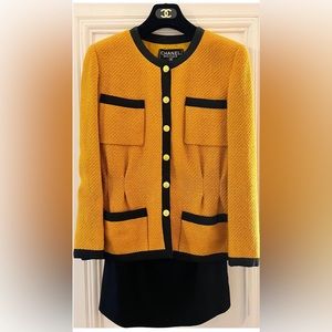 CHANEL VINTAGE Jacket And Skirt Combination FR44